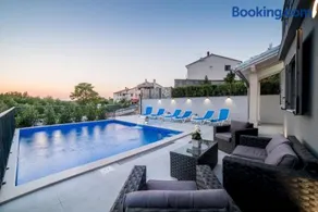 Luxury Villa Future with heated pool - Image 2