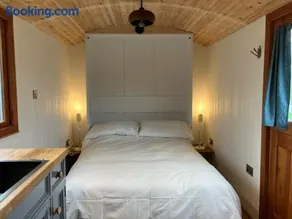 Stowford Railway Carriages - Image 2