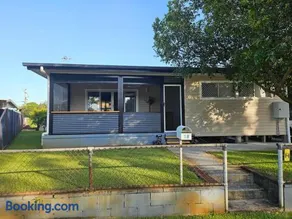 Bongaree Beach Shack - close to the bridge! - Image 1