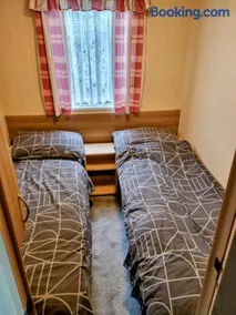 Homely caravan at Weymouth Bay - Image 3