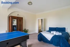 Perfect Family & Friends Home, Free Parking Security Onsite - Image 3