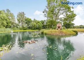Flaxton Meadows Luxury Lodges - Image 2