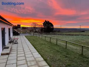 NEW! Country boutique escape . HOT TUB - Image 3