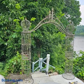 The Brower House on The Mississippi River - Image 2