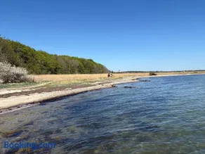 Lovely Secluded Holiday Home Near Beach - Image 5