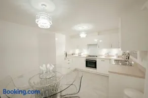 Willow Heights Modern 5-7 Persons/3 Bed Detached - Image 3