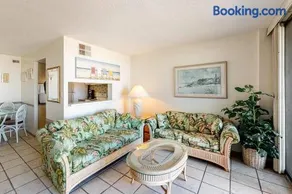 Sea Colony 6th floor condo with shared gym basketball court with an partial ocean view - Image 1
