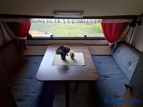 Cozy private caravan on our lawn - Image 3