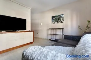 Charmant appartement de vacances entièrement équipé avec internet haut débit | Vue mer | Plage à proximité | Parfait pour le travail à distance - Image 2