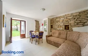 1 Bedroom Stunning Home In Bale - Image 2