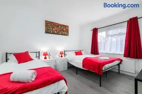 Spacious 4-Bedroom Family Home near Wembley - Image 4
