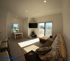 Private Townhomes with EV Charger and Parking and Free Wi-Fi - Image 2