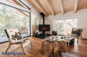 Luxury chalet with panoramic views, sauna, hot tub & cinema - Image 1