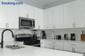 Shared, spacious condo near UChicago and Obama Center - Image 1