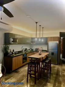 EXCLUSIVO! 2 dormitorios, 4 camas, de 1 a 6 huéspedes con terraza directo a la alberca y otra alberca azotea WIFI , GYM , SAUNA, ELEVADOR Y MAS!!! - Image 2