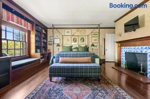 BostonArea Executive Estate for 31 Days w Pool - Image 3