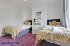 Home from Home, FREE Parking, Ideal for Workers - Hosted by Stay Host Save - Image 5