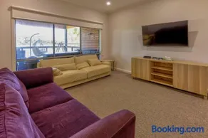 16 Pellaring Lane Pellaring Flat - Image 2