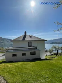 Retro hus med fin beliggenhet - Image 1