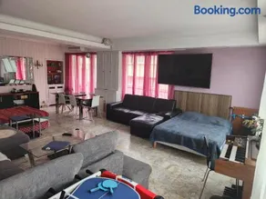 Big apart 140m2 5min walk to beach sea &Promenade 3 double rooms,big living room 42m2, 3 showers,9 beds, free parking - Image 2