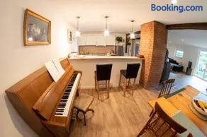 Apartamento vacacional apropiado para familias con terraza, jardín y barbacoa - Image 4