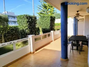 Apartamento con jardín privado, gran terraza y dos piscinas, en Playa de LaMora, Tarragona, familiar y tranquilo, reserva natural Bosque de la Marquesa con playas naturales, cerca de Altafulla, con parking, Wifi, Netflix - Image 2