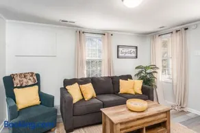 220 W Ashley - Corner Cottage - Central Location - Image 3