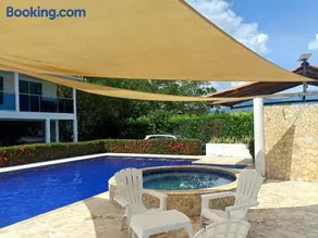 Piscina-jacuzzi-calma-comodidad-Villa Old Havana - Image 5
