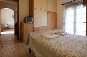 Nikki's Family Apartments - Image 4