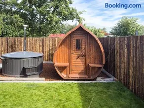 Freistehendes Ferienhaus am Spielplatz mit Sauna - Image 4