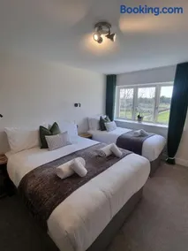 Hidden Acres- Room with Double & Single Bed, Malahide - Image 3