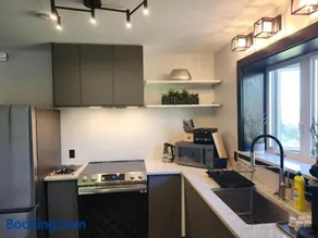 BAYSIDE RESORT, 2 O'CLOCK SUITES - Image 3