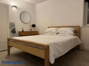 The Clock Tower Apartment - Spacious, Modern, 2 Bedroom Apartment , Southsea with Free parking - sleeps 4 - Image 4