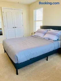 Premium Bedroom & Private Bathroom Long or Short Term 1 - Image 5