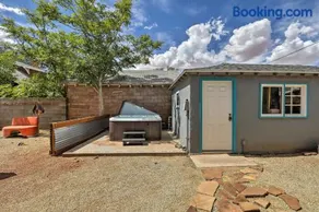 Winslow Apartment w/Jacuzzi- Deck & Grill Access! - Image 2