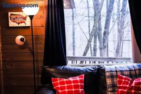 Eagles Nest at Avenwood Cabins - Image 1