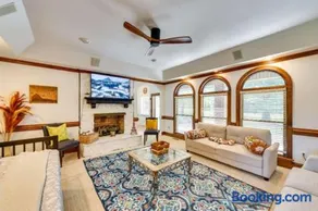 Spacious Home-Game Room - Private Pond - Sleeps 16 - Image 2