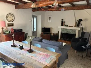 House - Sleeps 6 - Garden Parking Pet Friendly - Image 2