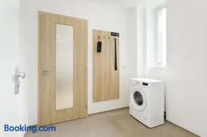 Sunny apartment with balcony & view, Prague - Image 3