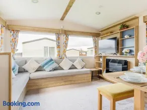 Club Tropicana Rockley Park Caravan Activities On site - Image 2