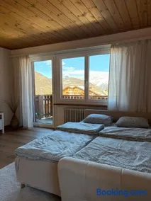 Sonniges Apartment im Zentrum mit Bergblick - Image 3