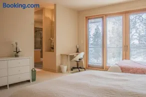 James-Fan Suites-Quiet Private Room with Ensuite - Image 4