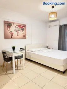 Jacuzzi studio close to athens airport!! - Image 1