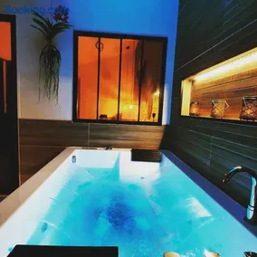SAUNA, BALNEO, TERRASSE, PARKING, Le tout totalement privé dans maison indépendante à la décoration soignée, ensoleillé et sans vis à vis, Prise VE, Calme et discrétion Garantis, Idéalement situé pour visiter la région, Animaux bienvenues - Image 2
