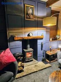 Large 3 bedroom home in the heart of Bingley - Image 5