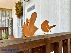Couples Cottage - Serene Getaway - Image 3