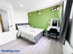 Stylish 2-Bed Flat in Cardiff - Image 2