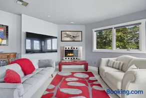 Modern Upper Level Duplex DT Vancouver - Image 2