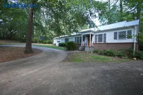 Pine Haven Getaway -Crib, Pets Welcome, Perfect for Families & Groups - Image 1