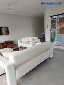 Apartamento no centro da cidade - Próximo ao Thermas de São Pedro- 3 suítes - Image 2